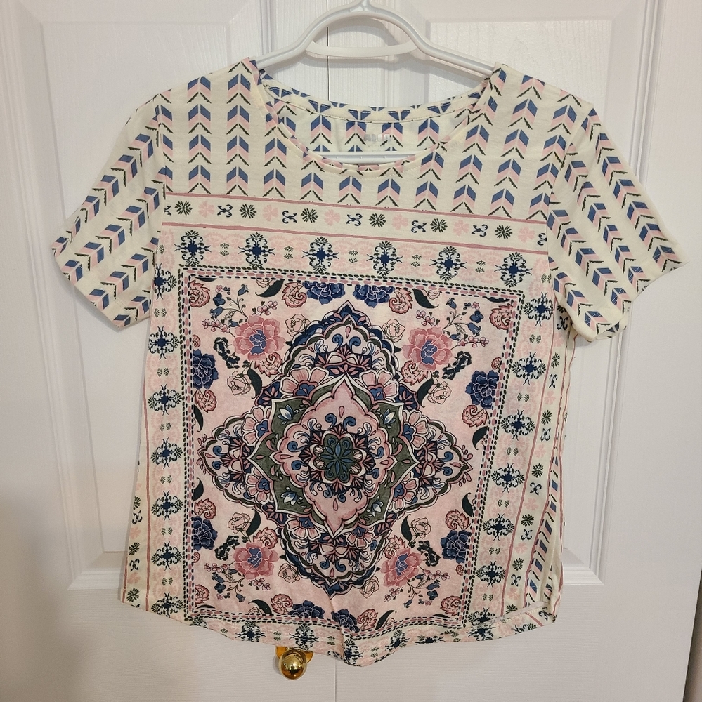 🌟4/$15 Boho Style T-Shirt Size Small Petite